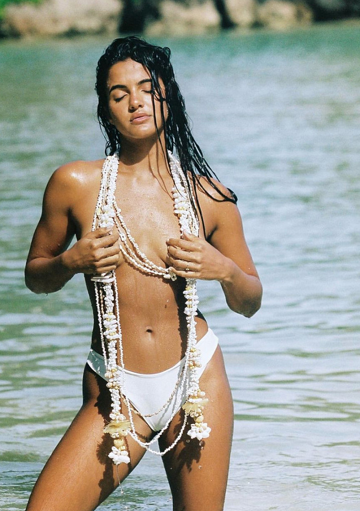 Muniz topless julia Instagram Model
