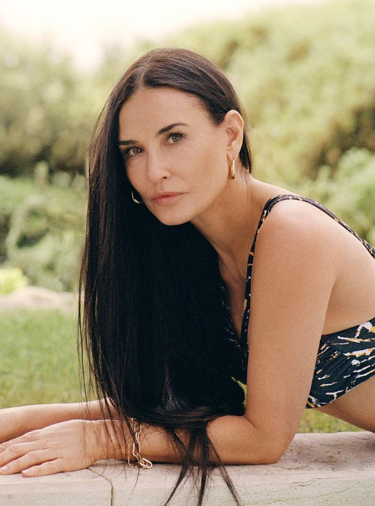 Bikini News Daily Demi Moore Always Has Fun In A Bikini 4069