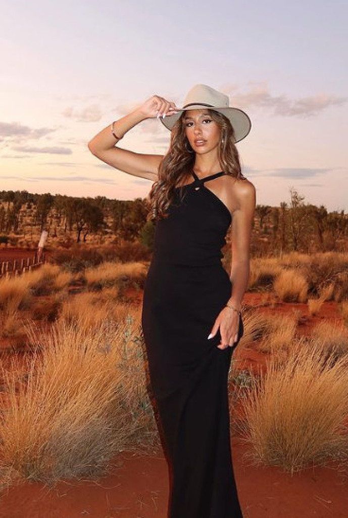 Bikini News Daily - Amelia Marni looked sizzling hot as she showed off