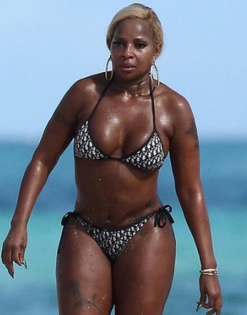 mary j blige in a bathing suit