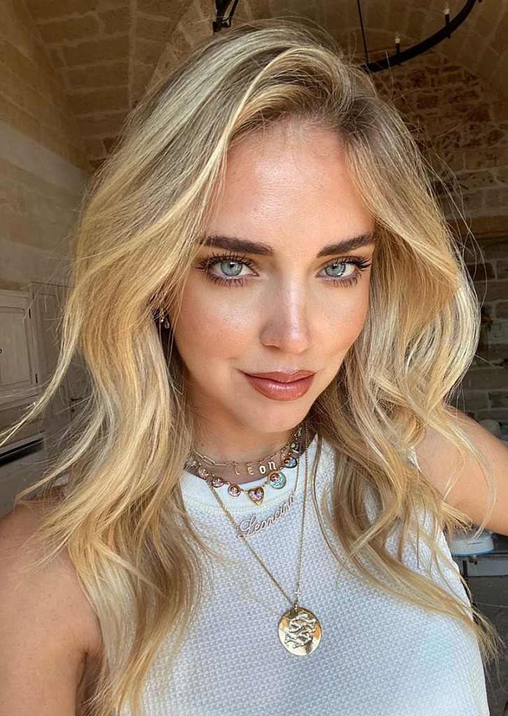 Bikini News Daily - Italian entrepreneur Chiara Ferragni loves basking ...